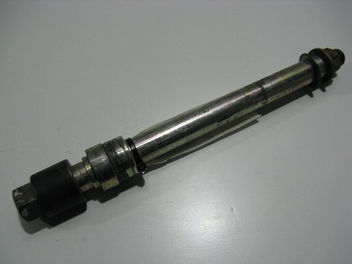 Rear thru axle - rear,